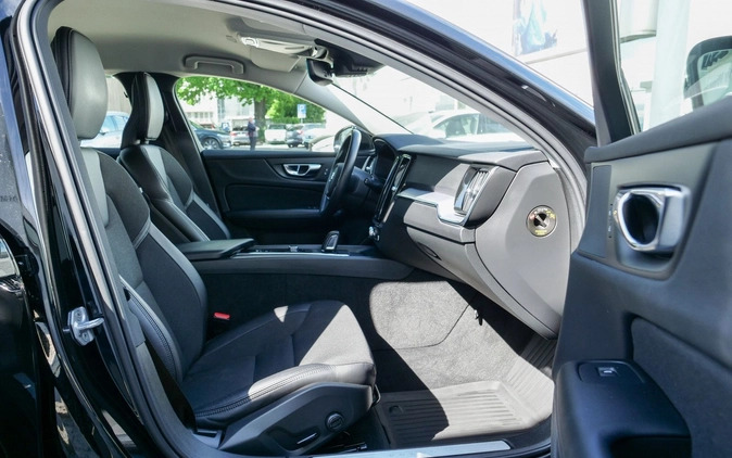 Volvo V60 cena 139900 przebieg: 46500, rok produkcji 2021 z Węgrów małe 596